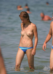 A hot girl posing at theCoralita Image 11