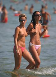 A teen girl doing it at the Negril in this pics Image 11