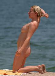 A nude bitch on the Hulopoe Image 9